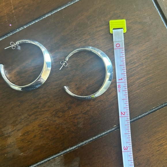 Crescent shaped earrings - Picture 3 of 3